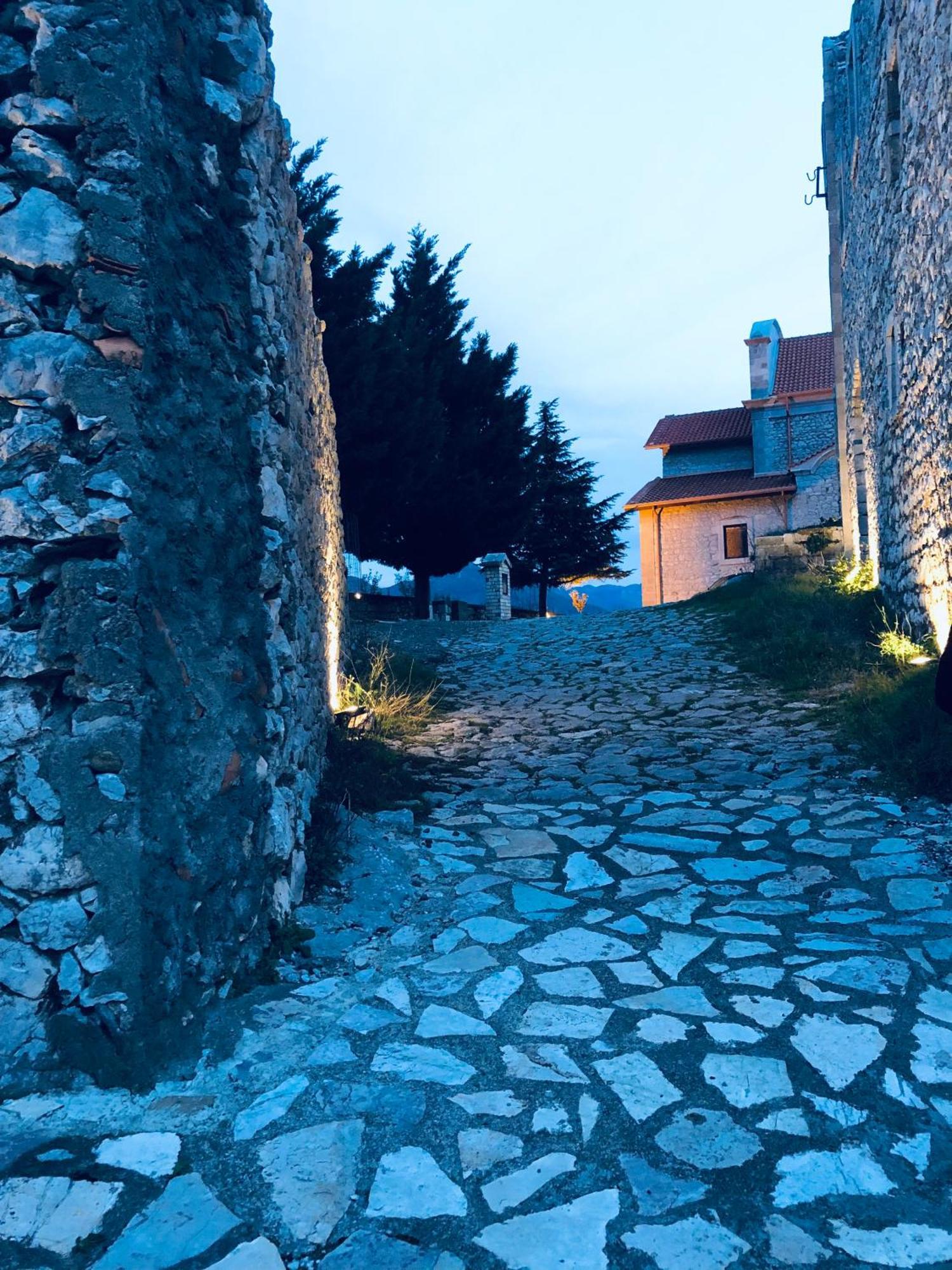 Hotel Xhej 3*