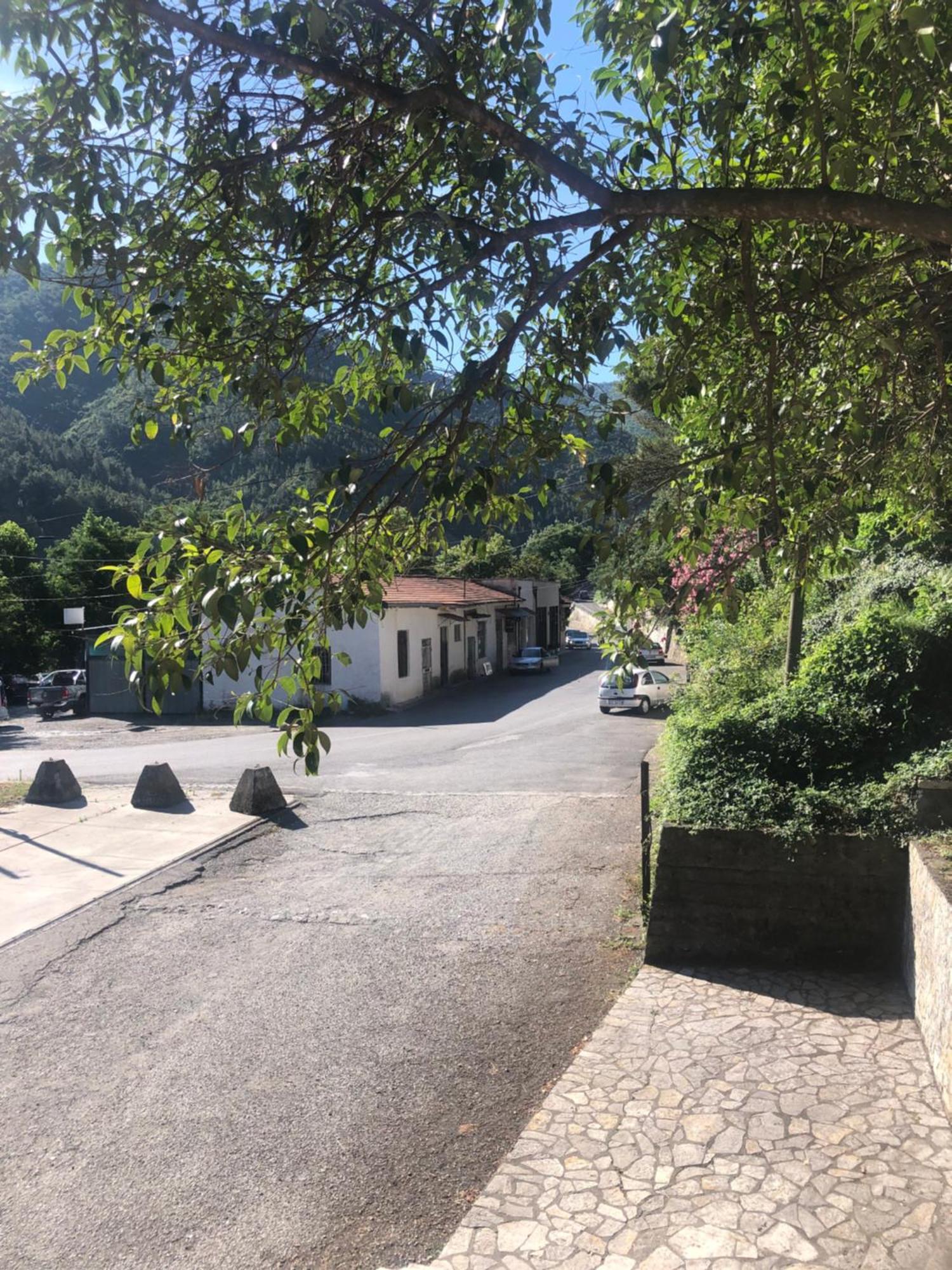 Xhej Hotel 3*