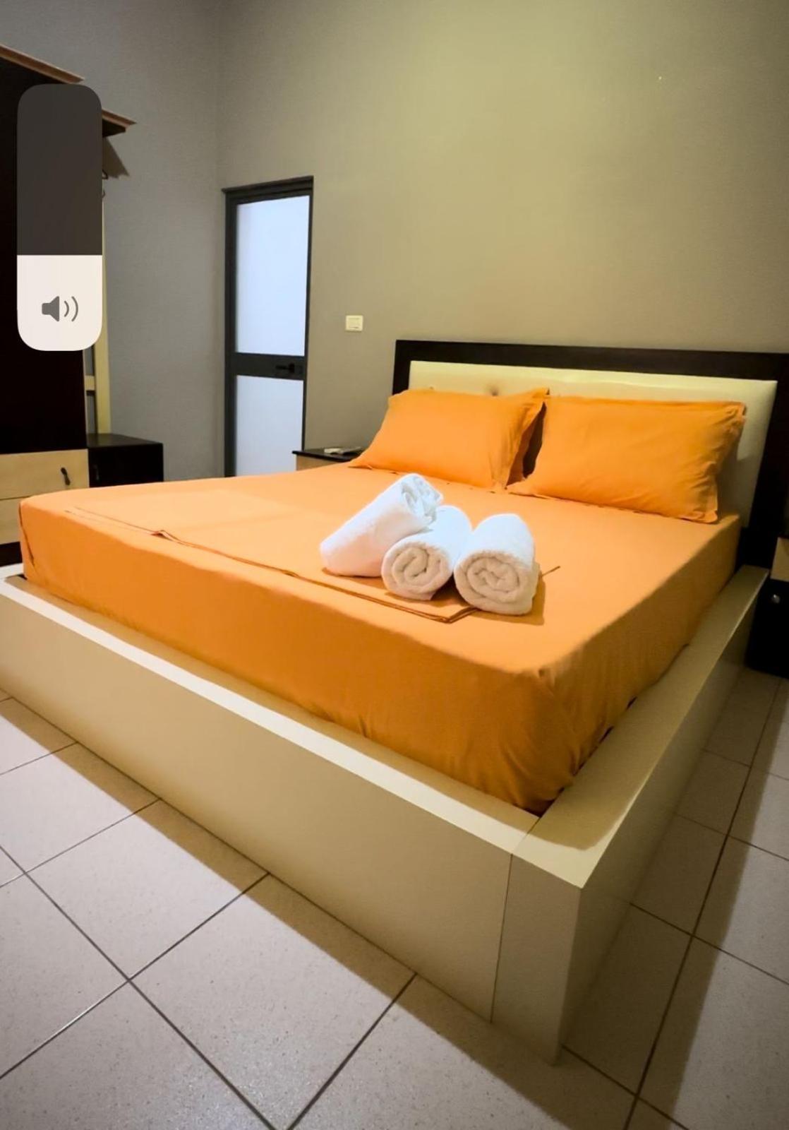 Xhej Hotel 3*