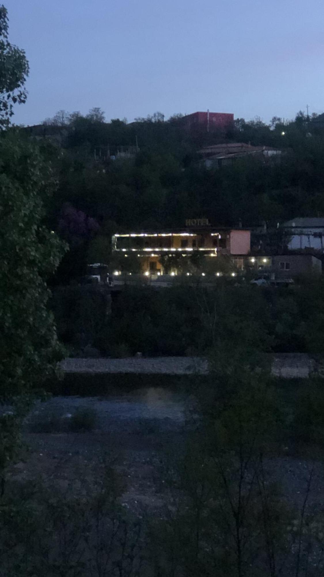 Xhej Hotel 3*