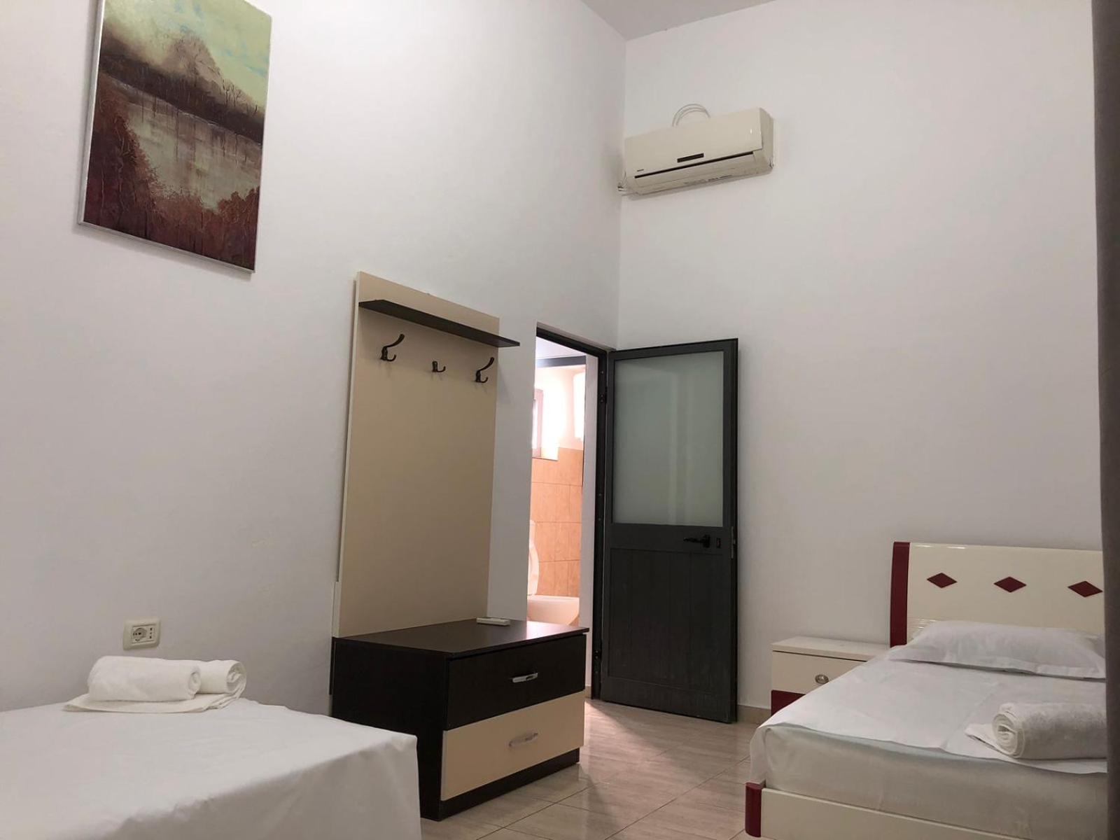 Xhej Hotel 3*