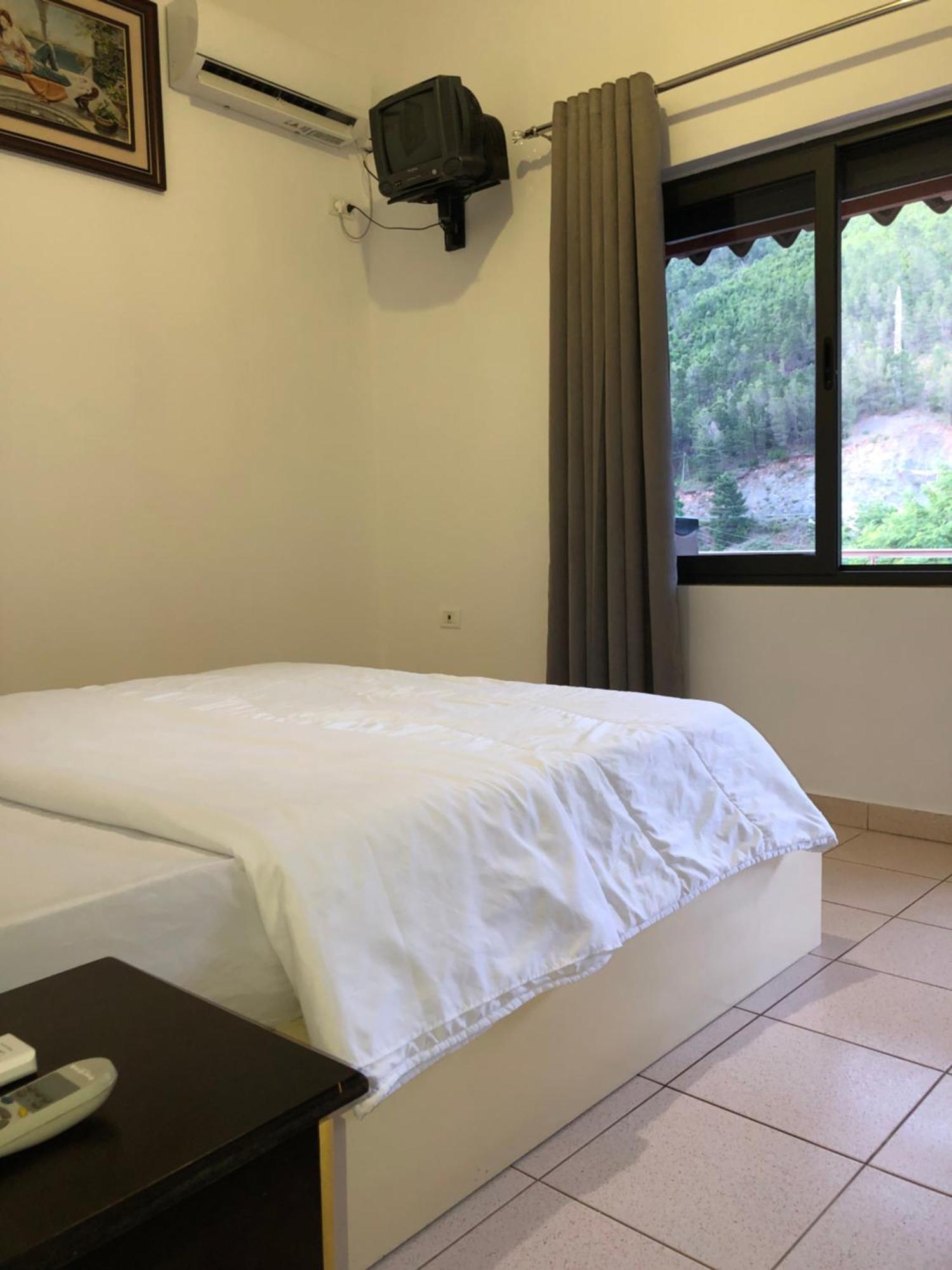 Hotel Xhej 3*
